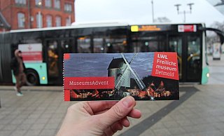 Die Eintrittskarten für den Museumsadvent beinhalten auch die Fahrt mit dem Shuttle-Bus, der Freitag bis Sonntag verkehrt. Der Einstieg ist zum Beispiel am Bahnhof möglich. - Jana Beckmann Die Eintrittskarten für den Museumsadvent beinhalten auch die Fahrt mit dem Shuttle-Bus, der Freitag bis Sonntag verkehrt. Der Einstieg ist zum Beispiel am Bahnhof möglich. - Jana Beckmann
