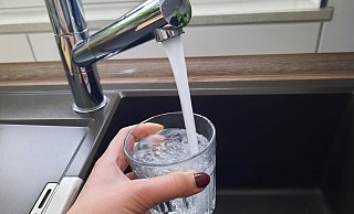 Der Wasserbeschaffungsverband hat lange die Versorgung mit Frischwasser in Hohenhausen &uuml;bernommen. Jetzt soll die Gemeinde &uuml;bernehmen. - Symbolbild: Lorraine Brinkmann