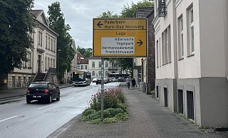 Eine Reihe von Wegweisern und Schildern an den Straßen im Stadtgebiet zeigen die Richtung zum Freilichtmuseum an. Der Begriff wird ab Juni 2026 veraltet sein. - Jana Beckmann Eine Reihe von Wegweisern und Schildern an den Straßen im Stadtgebiet zeigen die Richtung zum Freilichtmuseum an. Der Begriff wird ab Juni 2026 veraltet sein. - Jana Beckmann