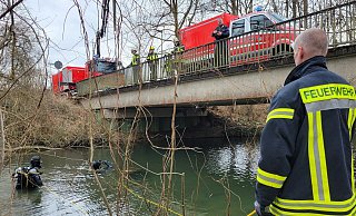 Die Feuerwehr hat im März vier Geldschränke aus der Bega geborgen. - Vasco Stemmer