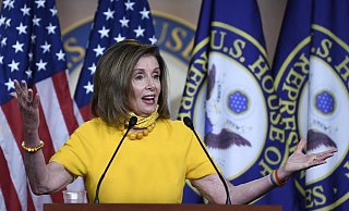 Nancy Pelosi, die Vorsitzende des US-Abgeordnetenhauses, spricht bei einer Pressekonferenz auf dem Capitol Hill. - Foto: Susan Walsh/AP/dpa