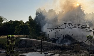 Die Feuerwehr musste lange nachlöschen. - Feuerwehr Detmold/Christopher Rieks