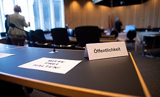 Im Saal des Untersuchungsausschusses des NRW-Landtages sollen die vielen offenen Fragen im Missbrauchsfall Lügde geklärt werden. - picture alliance/dpa