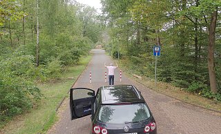 Streitthema: Nicht alle Verkehrsteilnehmer sind mit der Sperrung der Luisenstraße in Augustdorf einverstanden. Die Ratsmehrheit von SPD, FWG und FDP hat aber beschlossen, die Pfosten stehen zu lassen. - Robin Jähne
