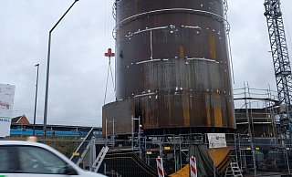 Baumaßnahme am Bahnhof: Der Wärmespeicher der Stadtwerke wächst. Bald kann die Stadt mit dem Durchstich beginnen – eine der teueren Investitionen im nächsten Jahr. - Sven Koch Baumaßnahme am Bahnhof: Der Wärmespeicher der Stadtwerke wächst. Bald kann die Stadt mit dem Durchstich beginnen – eine der teueren Investitionen im nächsten Jahr. - Sven Koch