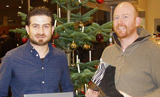 Ahmad Sayed Ali aus Syrien (links) mit seinem Chef Jan Willer, dem Geschäftsführer des Langenholzhauser Schuhhauses. - Wulf Daneyko Ahmad Sayed Ali aus Syrien (links) mit seinem Chef Jan Willer, dem Geschäftsführer des Langenholzhauser Schuhhauses. - Wulf Daneyko