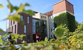 Das ehemalige Kreiskrankenhaus an der Heldmannstraße in Bad Salzuflen soll in Teilen abgerissen und neugebaut werden. Kreis und Klinikum wollen sich die Fläche zukünftig teilen. - Alexandra Schaller