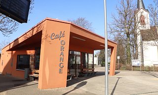 Das Caf&eacute; Orange am Marktplatz in Leopoldsh&ouml;he ist geschlossen. Die Gemeindeverwaltung sucht nun einen P&auml;chter. - Birgit Guhlke