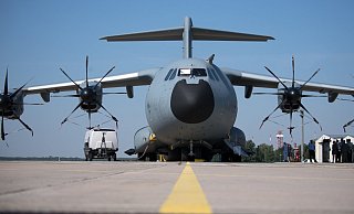 Das Archivbild zeigt einen Airbus A400M der Bundeswehr. - Foto: Ralf Hirschberger/dpa