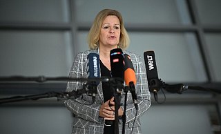 «Die Sicherheitsbehörden dürfen nicht schlechter aufgestellt werden als ihr kriminelles Gegenüber», sagt Nancy Faeser (SPD). - Britta Pedersen/dpa