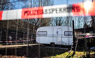 Die Ermittler im Missbrauchskomplex Bergisch Gladbach sind auf eine Querverbindung zum Fall Lügde gestoßen. - Guido Kirchner/dpa