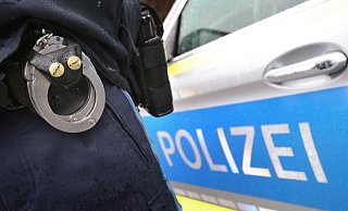 Weil er Schüsse auf einen anderen Mann abgefeuert haben soll, ist am Düsseldorfer Airport ein Mann festgenommen worden. (Symbolbild) - Karl-Josef Hildenbrand/dpa Weil er Schüsse auf einen anderen Mann abgefeuert haben soll, ist am Düsseldorfer Airport ein Mann festgenommen worden. (Symbolbild) - Karl-Josef Hildenbrand/dpa