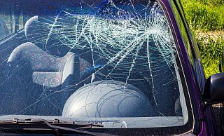 Beide Autos mussten abgeschleppt werden. - Symbolfoto: pixabay.com Beide Autos mussten abgeschleppt werden. - Symbolfoto: pixabay.com