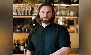 Der Detmolder Daniel C. Fischer hat seine Karriere in renommierten Restaurants fern der Heimat begonnen. Heute ist er Inhaber und Chefkoch im Porte Neuf in der Leopoldstraße. - ACH-Fotos Der Detmolder Daniel C. Fischer hat seine Karriere in renommierten Restaurants fern der Heimat begonnen. Heute ist er Inhaber und Chefkoch im Porte Neuf in der Leopoldstraße. - ACH-Fotos