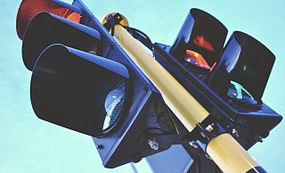 Nach einem Unfall muss die Ampel an der Kreuzung Am Zubringer (B239)/Biemser Straße (K30) repariert werden. (Symbolbild) - Pixabay Nach einem Unfall muss die Ampel an der Kreuzung Am Zubringer (B239)/Biemser Straße (K30) repariert werden. (Symbolbild) - Pixabay