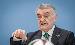 Herbert Reul, Innenminister des Landes Nordrhein-Westfalen. - Kay Nietfeld/dpa