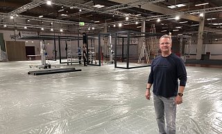 Der Aufbau für die Möbelmesse in der Halle 21 des Messezentrums läuft. Geschäftsführer Andreas Reibchen ist zufrieden. - Thomas Reineke Der Aufbau für die Möbelmesse in der Halle 21 des Messezentrums läuft. Geschäftsführer Andreas Reibchen ist zufrieden. - Thomas Reineke