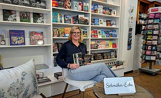 Cerrin Wehrmann-Ristau, Inhaberin der Buchhandlung Blume, hat ein Herbstprogramm zusammengestellt. Foto: Gunter Held - Gunter Held Cerrin Wehrmann-Ristau, Inhaberin der Buchhandlung Blume, hat ein Herbstprogramm zusammengestellt. Foto: Gunter Held - Gunter Held