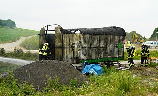 Ein Bauwagen ist am Dienstagvormittag an der Scherenkrug-Kreuzung ausgebrannt. - Freitag Medien Gruppe Ein Bauwagen ist am Dienstagvormittag an der Scherenkrug-Kreuzung ausgebrannt. - Freitag Medien Gruppe
