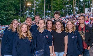 Die Waldbühnen-Crew von links nach rechts: Sophie Focke, Madlin Papke, Matthis Bonifacius, Sebastian Cramer, Julia Beckmann, Stefanie Hütte, René Gröne, Kaja Bonifacius, Janine Schneider und Benedikt Dreßler. - Friedrich-Wilhelm Golüke Die Waldbühnen-Crew von links nach rechts: Sophie Focke, Madlin Papke, Matthis Bonifacius, Sebastian Cramer, Julia Beckmann, Stefanie Hütte, René Gröne, Kaja Bonifacius, Janine Schneider und Benedikt Dreßler. - Friedrich-Wilhelm Golüke