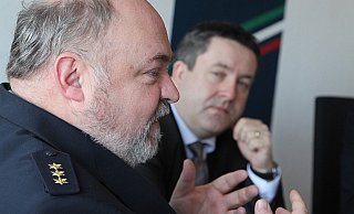 Versetzt: Polizeidirektor Bernd Stienkemeier arbeitet künftig fürs Landesamt für Ausbildung, Fortbildung und Personalangelegenheiten der Polizei. Landrat Dr. Axel Lehmann will das Vertrauen in die Polizei zurückgewinnen. - Archivfoto: Vera Gerstendorf-Welle
