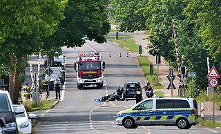 Drei junge Motorradfahrer fuhren auf den Renault auf. - Jörg Hagemann