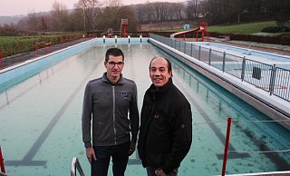 Die Betreiber des Schiederaner Freibades, Frank Erbs (links) und Rolf Stanislawski, freuen sich über den Zuschuss der Stadt in Höhe von 60.000 Euro. - Michaela Weiße