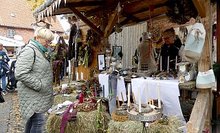 Auf dem Martini-Markt in Elbrinxen gibt es allerhand Kunstwerk zu entdecken. - Archivfoto: Rudi Rudolph Auf dem Martini-Markt in Elbrinxen gibt es allerhand Kunstwerk zu entdecken. - Archivfoto: Rudi Rudolph