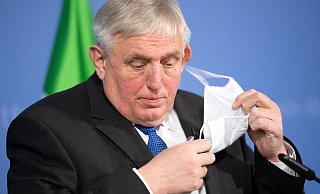 Karl-Josef Laumann (CDU), Gesundheitsminister von Nordrhein-Westfalen, hat am Mittwochabend mit seiner Aussage zur Ausgangssperre bei Markus Lanz die gesamte Kreisvervaltung überrascht. - Federico Gambarini/dpa