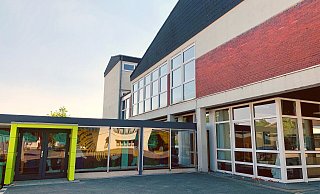 Das Gebäude der Grundschule In der Senne ist sanierungsbedürftig. Der Aus- und Umbau ist aber beschlossen. - Gemeinde Augustdorf