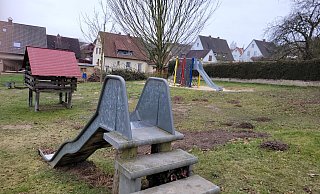 Der Spielplatz im Falkenweg ist in die Jahre gekommen. - Vasco Stemmer Der Spielplatz im Falkenweg ist in die Jahre gekommen. - Vasco Stemmer