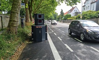 Stehen bald auch solche teilstationärer Blitzer an Lagenser Straßen? Die Zuckerstadt plant jedenfalls eine Zusammenarbeit mit der Stadt Detmold und vier weiteren lippischen Kommunen. Dieser Blitzer steht an der Blomberger Straße in der Residenz. - Yannick Sonntag