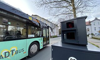 Der Blitzer "Xena" liefert viele Einnahmen und erhöht die Sicherheit. Den Service möchte Detmold nun auch 5 Nachbarkommunen anbieten. Im Hauptausschuss in Lage gab es noch Bedenken. - Sven Koch