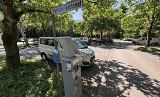 Der stark begrünte Parkplatz an der Sophienstraße könnte durch ein Parkhaus überbaut werden, um mehr Stellflächen im Kurzentrum zu schaffen. - Sven Kienscherf Der stark begrünte Parkplatz an der Sophienstraße könnte durch ein Parkhaus überbaut werden, um mehr Stellflächen im Kurzentrum zu schaffen. - Sven Kienscherf