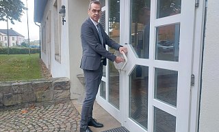 In wenigen Tagen wird Jörg Bierwirth die Rathaustür zum letzten Mal als Bürgermeister hinter sich schließen. Nach zehn Jahren endet nun die Amtszeit des 58-Jährigen. - Michaela Weiße In wenigen Tagen wird Jörg Bierwirth die Rathaustür zum letzten Mal als Bürgermeister hinter sich schließen. Nach zehn Jahren endet nun die Amtszeit des 58-Jährigen. - Michaela Weiße