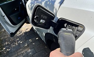 Viele Lemgoer laden ihr E-Auto an der heimischen Wallbox. - Till Brand Viele Lemgoer laden ihr E-Auto an der heimischen Wallbox. - Till Brand