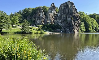 Die Externsteine sind immer einen Besuch wert. Jetzt stehen sie zur Wahl als Naturwunder Deutschlands. - Jana Beckmann Die Externsteine sind immer einen Besuch wert. Jetzt stehen sie zur Wahl als Naturwunder Deutschlands. - Jana Beckmann