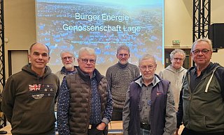 Zum Vorstand und Aufsichtsrat der Bürger Energie Genossenschaft Lage gehören (von links) Dirk Winter, Helmut Behnisch, Andreas Schmuck, Gerhard Bicker, Reimund Neumann, Markus Krüger und Titus Donhauser. - Astrid Sewing