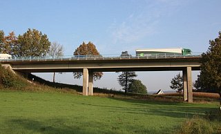 Die Passadetalbrücke in Voßheide muss neu gebaut werden – vor 2023 wird das aber nichts. - Archivfoto: Marlen Grote Die Passadetalbrücke in Voßheide muss neu gebaut werden – vor 2023 wird das aber nichts. - Archivfoto: Marlen Grote