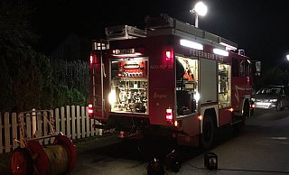 Die Wehr im Einsatz: Für dieses Fahrzeug wünschen sie sich Ersatz. Es ist technisch nicht mehr up to date und verursacht aufgrund seines Alters hohe Wartungskosten. - Feuerwehr Augustdorf