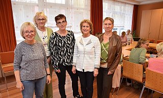 Organisatorin Martina Lange (von links) kann Susanne Schellhase (SPD), Viola Brüntrup (FDP), Angelika Lindner (CDU) und Ulrike Meusel (Grüne) zu diesem besonderen Polit-Talk begrüßen. Foto: Karin Prignitz - Karin Prignitz Organisatorin Martina Lange (von links) kann Susanne Schellhase (SPD), Viola Brüntrup (FDP), Angelika Lindner (CDU) und Ulrike Meusel (Grüne) zu diesem besonderen Polit-Talk begrüßen. Foto: Karin Prignitz - Karin Prignitz