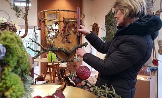 Reduzierte Zutaten, große Wirkung: Am liebsten arbeitet Anne Bussen mit natürlichen Materialien. So lassen sich Kunstwerke zaubern, die das Heim auch in schwierigen Zeiten verschönern. - Marianne Schwarzer Reduzierte Zutaten, große Wirkung: Am liebsten arbeitet Anne Bussen mit natürlichen Materialien. So lassen sich Kunstwerke zaubern, die das Heim auch in schwierigen Zeiten verschönern. - Marianne Schwarzer