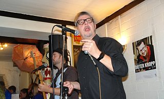 „Ohrenschmaus" im November: In zahlreichen Gastronomien gibt es jedes Jahr Musik – hier Dieter Kropp vergangenes Jahr im Paraplü. Die CDU wünscht sich, dass derlei mehr passiert. - Archivfoto: Till Sadlowski „Ohrenschmaus" im November: In zahlreichen Gastronomien gibt es jedes Jahr Musik – hier Dieter Kropp vergangenes Jahr im Paraplü. Die CDU wünscht sich, dass derlei mehr passiert. - Archivfoto: Till Sadlowski