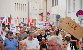 Zuletzt waren in Lage Ende Juli mehr als 100 Demonstranten auf die Straße gegangen, um sich gegen die AfD zu positionieren. Die Behörden untersagten zu dem Zeitpunkt das Tragen eines Mund-Nasen-Schutzes - aufgrund des Vermummungsverbots. - Archivfoto: Thomas Krügler Zuletzt waren in Lage Ende Juli mehr als 100 Demonstranten auf die Straße gegangen, um sich gegen die AfD zu positionieren. Die Behörden untersagten zu dem Zeitpunkt das Tragen eines Mund-Nasen-Schutzes - aufgrund des Vermummungsverbots. - Archivfoto: Thomas Krügler