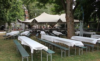 Findet "Lippe kulinarisch" in diesem Jahr statt, müsste unter anderem auch über die Einrichtung auf dem Schloßplatz nachgedacht werden (hier ein Bild aus dem Jahr 2019). - Archivfoto: Jana Beckmann Findet "Lippe kulinarisch" in diesem Jahr statt, müsste unter anderem auch über die Einrichtung auf dem Schloßplatz nachgedacht werden (hier ein Bild aus dem Jahr 2019). - Archivfoto: Jana Beckmann