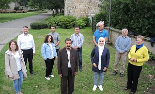 Pinar Izgi (von links), Peter Dück, Aida Amiryan-Stein, Ahmed Alkhlef, Dor Mohammad Mobram, Adem Dere, Dr. Hanan Faour, Zülfü Ördek, Nihat Köse und Bettina Rinke. Pinar Izgi (von links), Peter Dück, Aida Amiryan-Stein, Ahmed Alkhlef, Dor Mohammad Mobram, Adem Dere, Dr. Hanan Faour, Zülfü Ördek, Nihat Köse und Bettina Rinke.