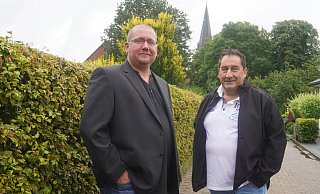 Stefan Kehres (links) und Volker Kamp haben die CDU verlassen und die neue Fraktion „Für Schlangen" gegründet. Sie wollen unabhängig und bürgernah sein. - Michaela Weiße(LZ) Stefan Kehres (links) und Volker Kamp haben die CDU verlassen und die neue Fraktion „Für Schlangen" gegründet. Sie wollen unabhängig und bürgernah sein. - Michaela Weiße(LZ)