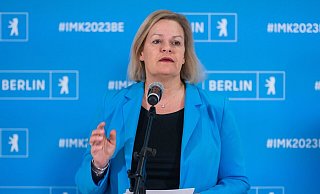 Bundesinnenministerin Nancy Faeser hatte die Grenzkontrollen zunächst bis zum 15. Dezember verlängert. - Christophe Gateau/dpa Bundesinnenministerin Nancy Faeser hatte die Grenzkontrollen zunächst bis zum 15. Dezember verlängert. - Christophe Gateau/dpa
