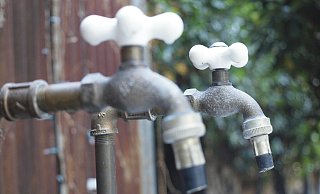 Wasser ist ein wertvolles Gut. In Zeiten von immer weniger Niederschlägen kann das zu Engpässen bei der Versorgung führen. Dörentrup will vorsorgen. Symbolbild. - Pixabay