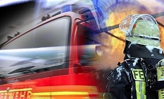 Mehrere Holzbalken brannten in der Hütte unkrontrolliert ab. - dpa Mehrere Holzbalken brannten in der Hütte unkrontrolliert ab. - dpa